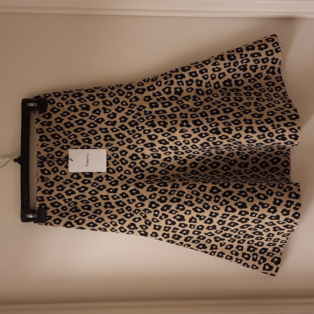 NWT, Theory Glossed Leopard Knit Skirt